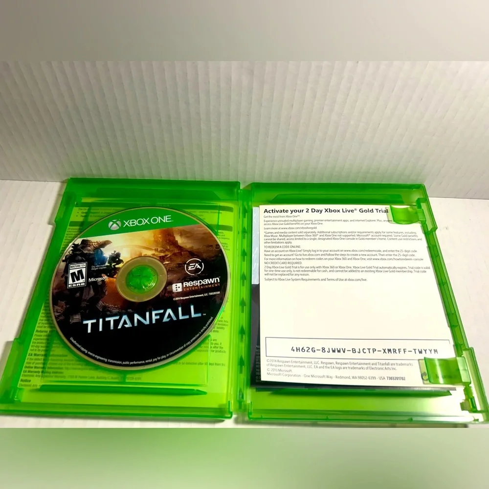 Titanfall (Microsoft Xbox One, 2014) with case /TESTED
